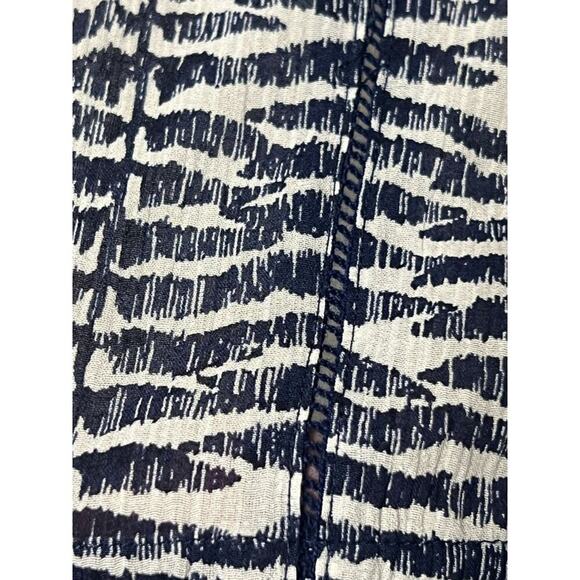 Vineyard Vines Womens Size 6 Navy Blue Zebra Pattern Silk Blend Blouse Top Excel - Picture 4 of 7